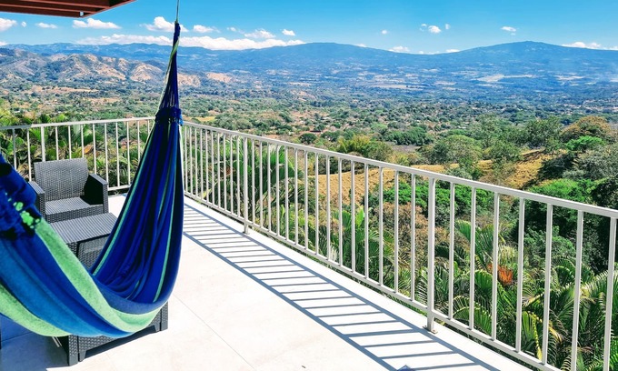 Atenas Appartement | Atenas Breathtaking 4 Volcano View Apartment
