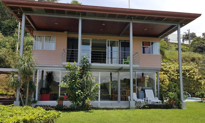 Atenas Maison | Atenas: isolé, sécurisé, magnifique vue sur la montagne, piscine!