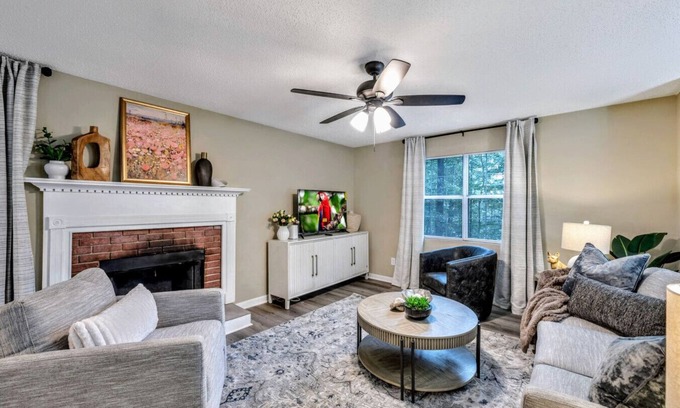 Acworth Maison | ATH - Comfortable 4BR Home for Extended Stay (rem)