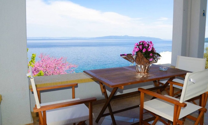 Pella Region Appartement | Athena Charming apt with stunning view!