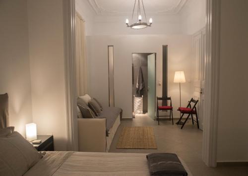 Agios Panteleimonas Villa | Athenian Neoclassical Apartment