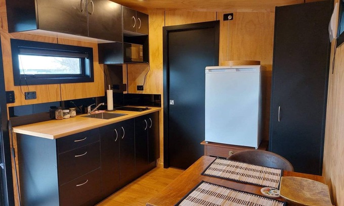 Athenree Appartement | Athenree Haven: Peaceful new studio on nature's doorstep!