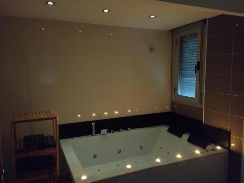 Amposta Appartement | Atico con hidromasaje, terraza y piscina en EbreHogar