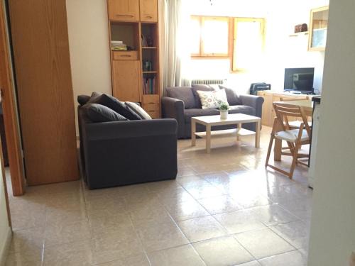 Biescas Appartement | Atico en Biescas con Piscina, Tenis y Barbacoa