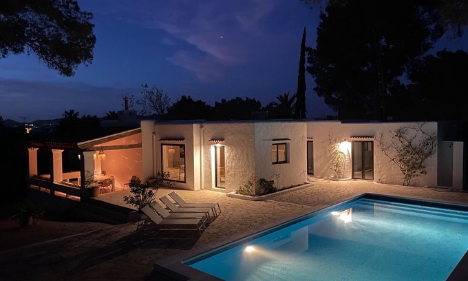 Cala Comte Villa | Finca freshly and totally renovated with pool and distant sea view, LT renting