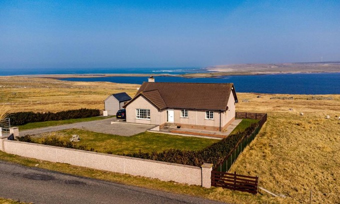 Arnol Maison | Atlantic views at Arnisdale House on Lewis