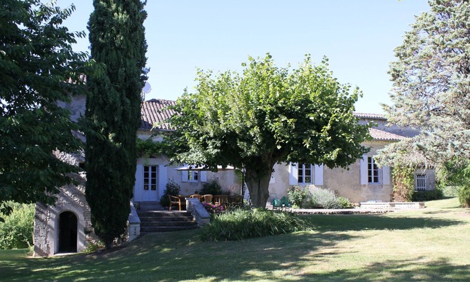 Tocane-Saint-Apre Maison | Atmospheric chartreuse with large swimming pool.