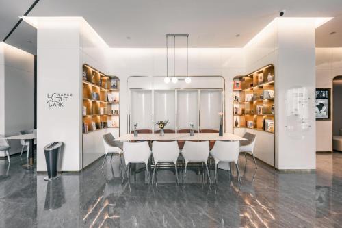 Zhongyuan District Hôtel | Atour Light Zhengzhou West Longhai Road Subway Station
