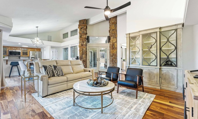 Bella Vista Maison | Atrium House @ Tee 16-min. from Trails & Lake