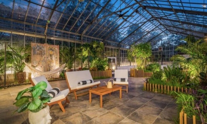 Montgomery Appartement | Atrium on the Brook