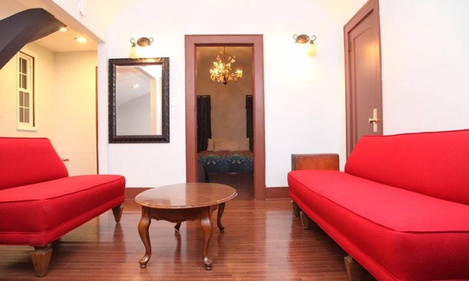 Newark Maison | ATTIC APT 1 BED WALK THOUGH HOUSE UP