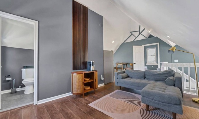Langdon Appartement | Attic Haven in the Pulse of the DC’s Vibrant Buzz!
