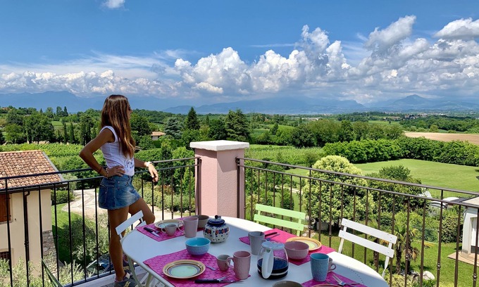 Ponti sul Mincio Appartement | Penthouse avec vue sur le lac niché dans les collines de moraine