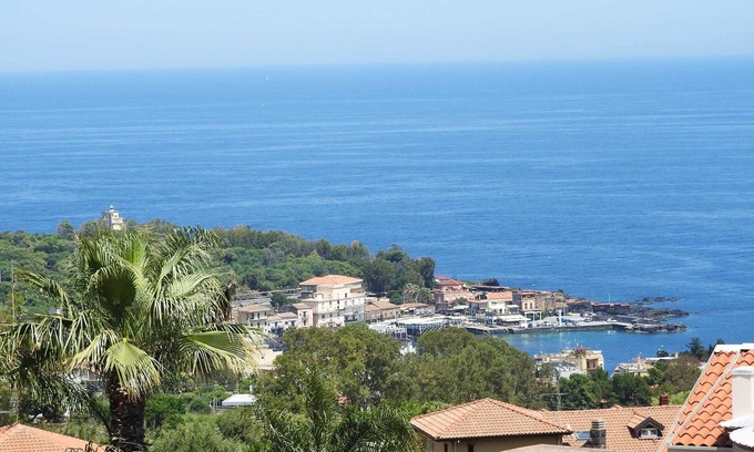 Aci Catena Appartement | Grenier surplombant la mer du cyclope