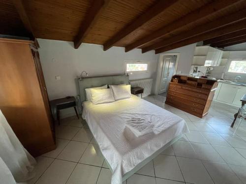Pefka Appartement | Attic with a view