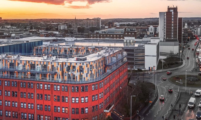 Havering Appartement | Attractive Cosy 2 Bedroom Penthouse with free Parking inside Romford Centre