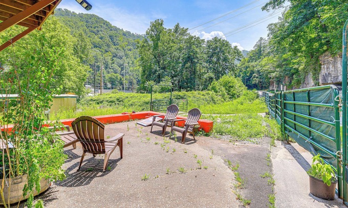 Matewan Appartement | ATV Escape Near Hatfield-McCoy Trails in Matewan!