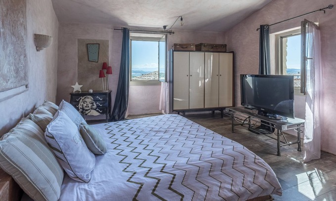 Saint-Michel-l'Observatoire Maison | Atypical village house with swimming pool