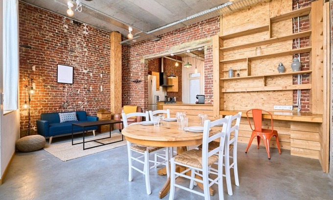 Lille-Moulins Appartement | Atypical Apartment with 2 basement bedrooms