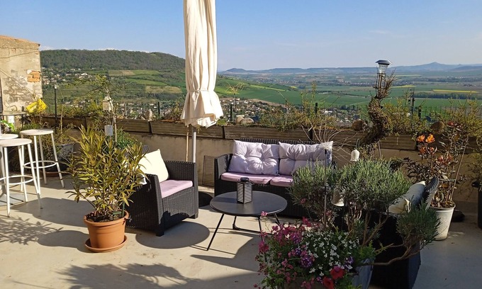 Veyre-Monton Maison | Lieu atypique, calme avec vue exceptionnelle