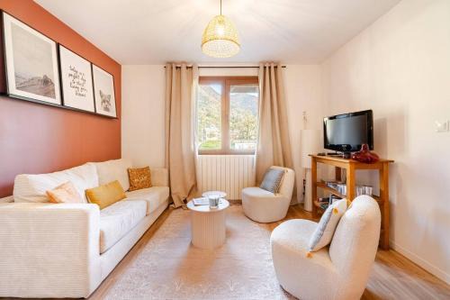 Taninges Appartement | Au centre cosy et neuf proche station ski parking terasse