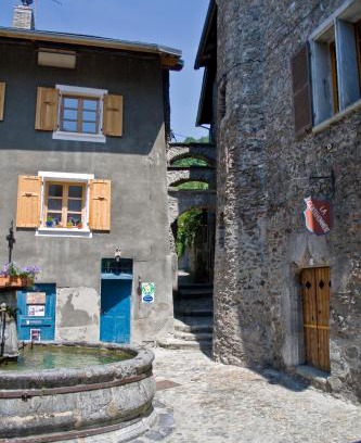 Albertville Lit Et Petit-Déjeuner | Au Cheval Blanc - appartements et chambres d'hôtes