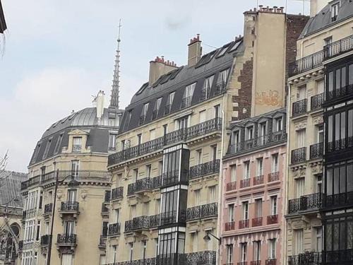 Sorbonne Appartement | AU COEUR de Paris AU PIED de notre Dame Studio equipe salle de bains wc calme clair type cabine clim ascenseur