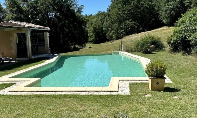 Biron Cottage | Charmante ferme en pierre dans la paisible campagne de Dordogne