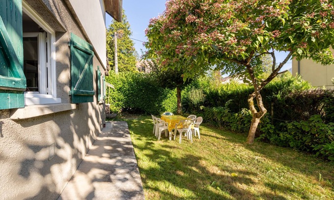 Bagneres-de-Luchon Appartement | Au Petit Sequoia - Appt avec vue montagne