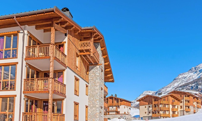 Lanslevillard Copropriété | Au pied des pistes | Vue imprenable + piscine