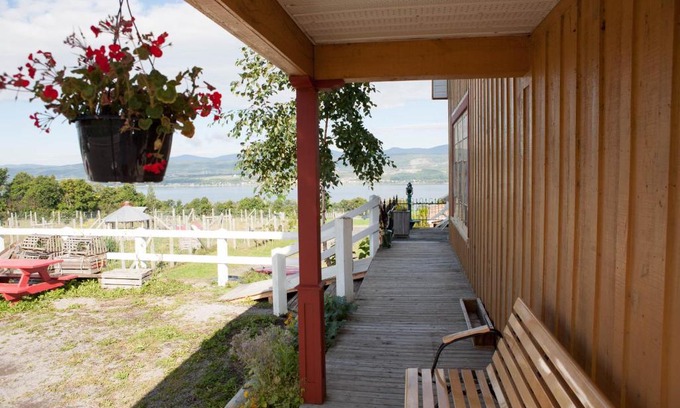 Sainte-Famille Hôtel | Auberge au Poste de Traite