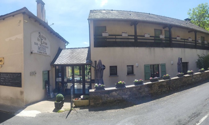 Les Vanels Hôtel | AUBERGE DU TARNON in the heart of the Cevennes mountains with your feet in the water animals welcome