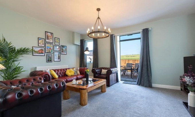 North Bitchburn Maison | Auckland View - a comfy & spacious 4bed with views