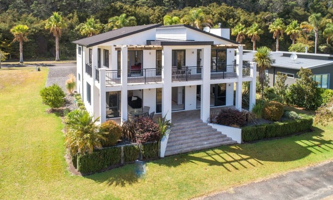 Pauanui Maison | Augusta Grand Pauanui, a Golfers Dream House