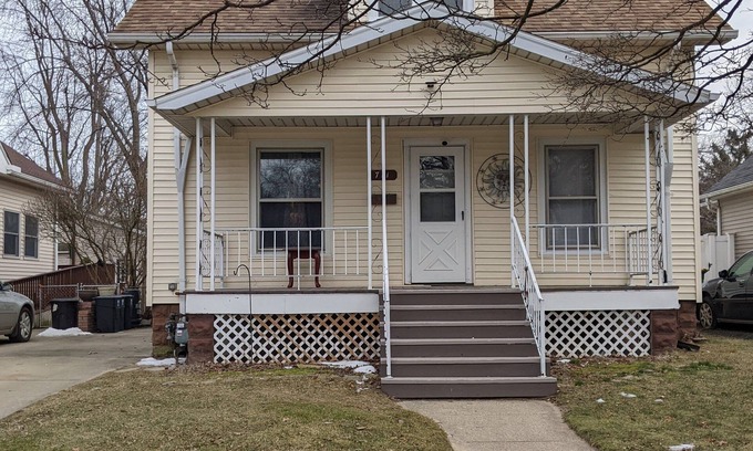 Monroe Maison | Aunt Rose's 3 BR sleeps 12