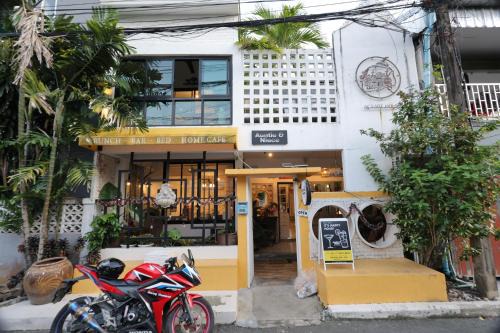 Talat Yai Maison | Auntie & Niece PHUKET