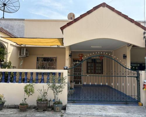 Betong Maison | Aunty P house