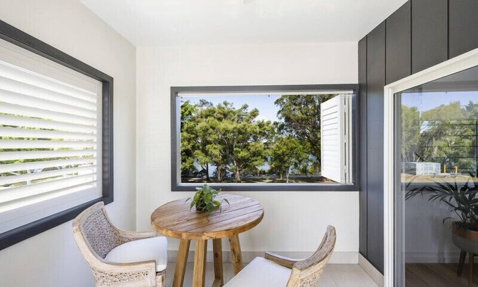 Yamba Appartement | Aura Apartment, Embark on a rejuvenating solo retreat or a romantic escape