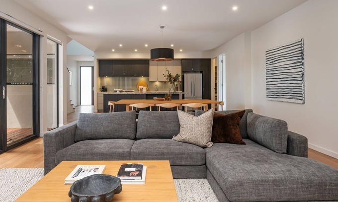 Sandringham Maison | Aura Family Home by the Bay