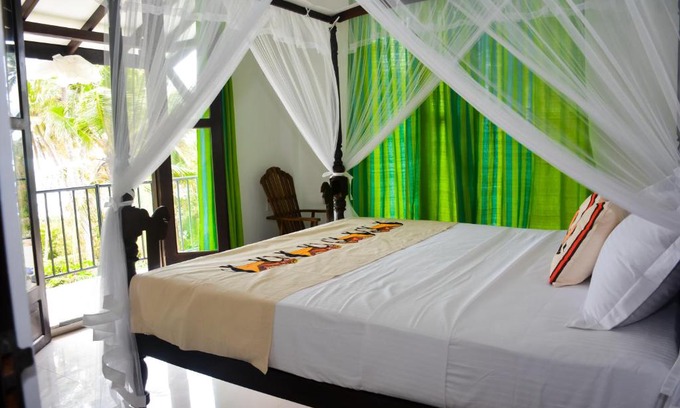 Kaduruduwa Maison | Aura