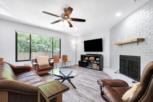 Buckingham Ridge Maison | Austin Escape Pets Office Games Yard Bbq
