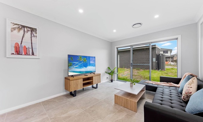 Austral Maison | Austral Brand New 3Br House with WiFi & Parking