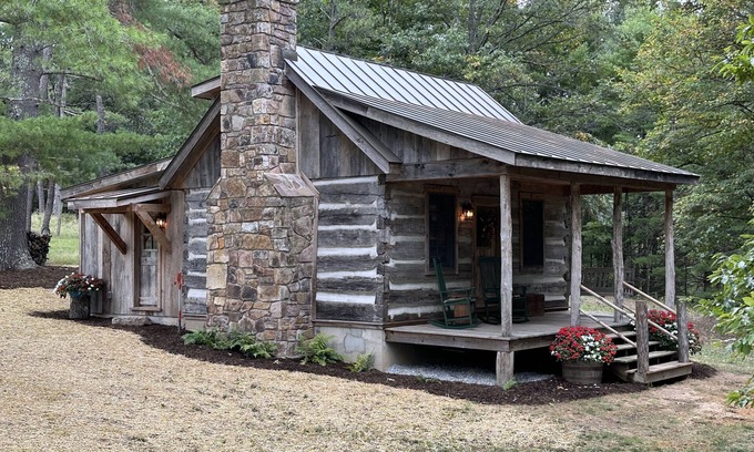 McDowell Cabine | Authentic 1850's log cabin totally renovated