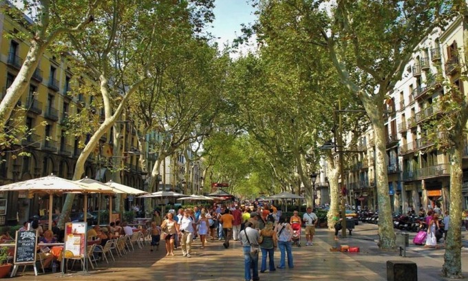L'Antiga Esquerra de l'Eixample Appartement | Authentic 19th-Century Charm in the Heart of Barcelona
