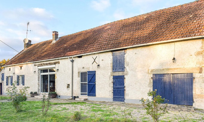 Brigueil-le-Chantre Maison | Authentic and spacious country house in a quiet location of Brigueil-le-Chantre.