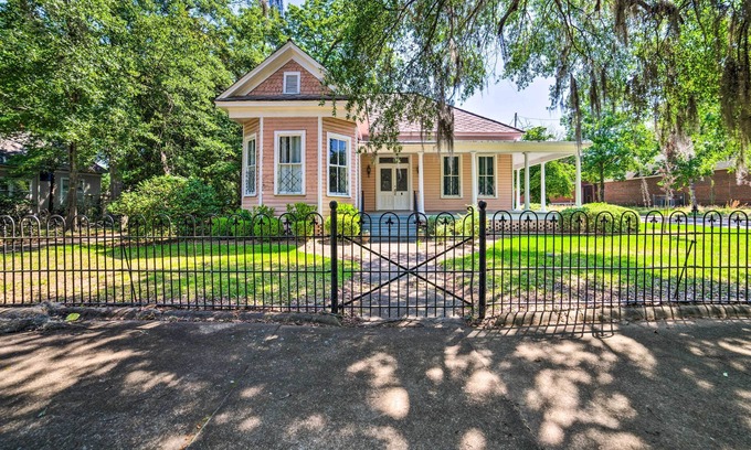 Selma Maison | Authentic Colonial Home Near Downtown Selma!