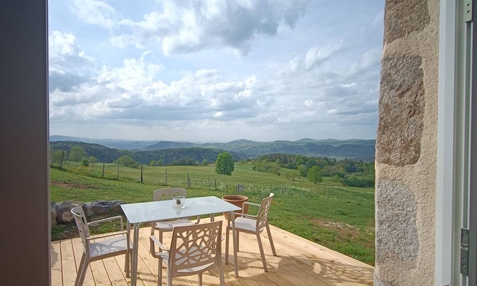 Lachapelle-Graillouse Autre | Authentique ferme restaurée pour les amoureux des grands espaces.