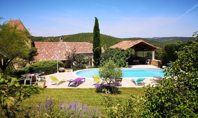 Aujols Maison | CAHORS maison vacances au grand calme PISCINE PRIVEE terrasse panoramique SPA