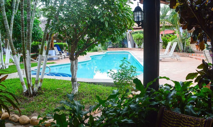Brisas de Zicatela Appartement | Appartement studio au bord de la piscine avec cuisine complète, à 1 minute de la plage de La Punta