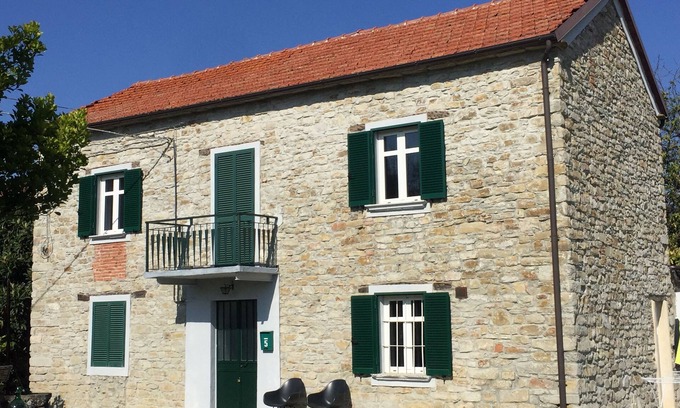 Cessole Maison | Authentique maison en pierre au coeur du Piémont - avec piscine et vue sauvage